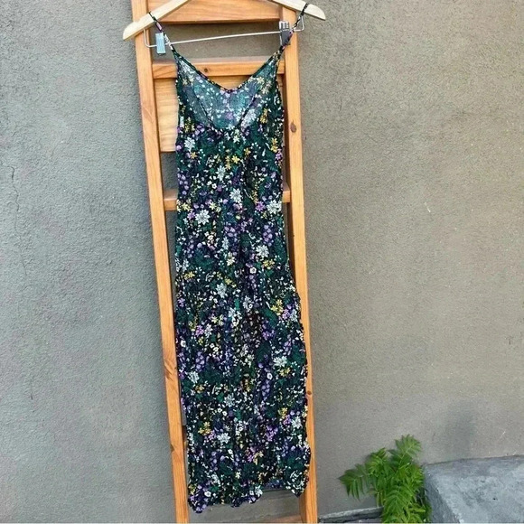 Old navy floral maxi dress size small - Picture 2 of 4